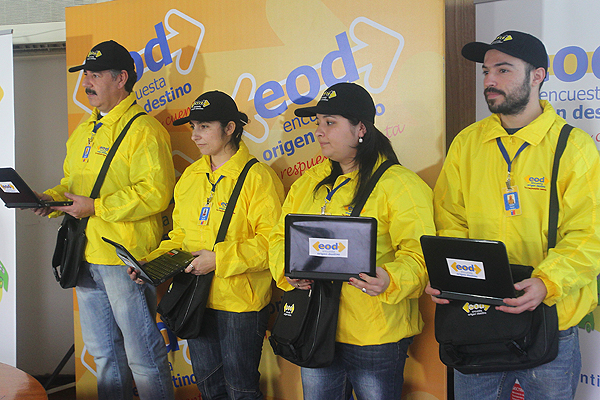 Equipo de encuestadores en la encuesta de viajes de Santiago, 2012. Fuente: Ministerio de Transportes y Telecomunicaciones.
