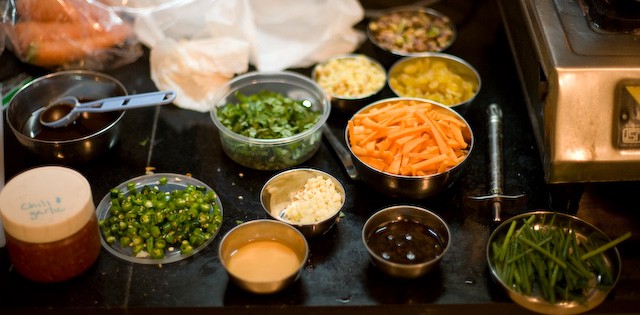 Mise en place. <a href="https://www.flickr.com/photos/haynes/1544367413" target="_blank" rel="noreferrer">Fuente: Haynes en Flickr.</a>.